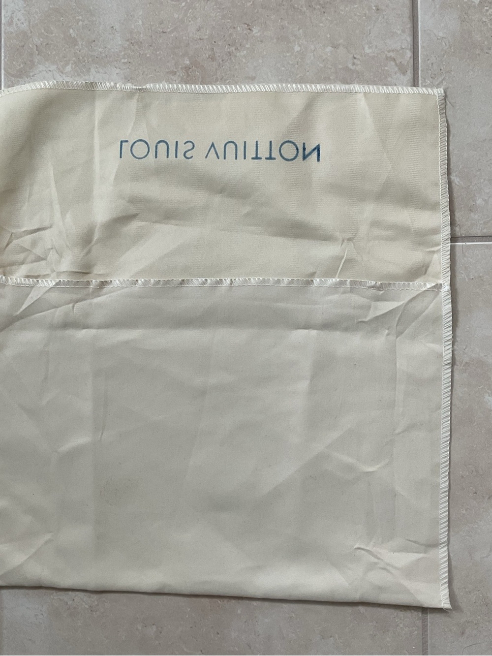 Louis Vuitton Cream Dust Bag with Navy Logo - Picture 4 of 9